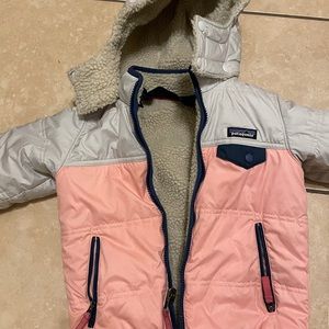 5T reversible Patagonia. It’s in good condition.